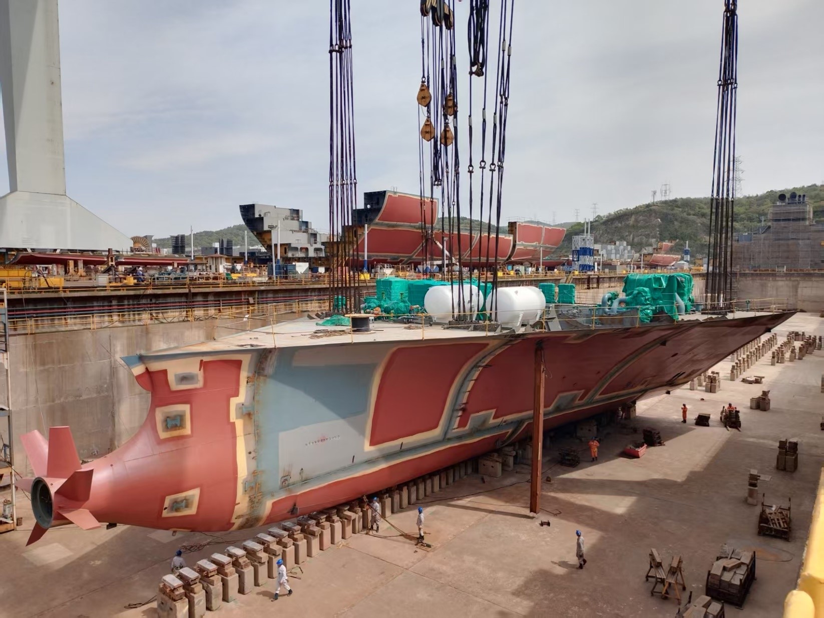 常石造船中國(guó)基地，以全球首艘甲醇燃料 5900TEU 型集裝箱運(yùn)輸船挑戰(zhàn)嶄新的未來